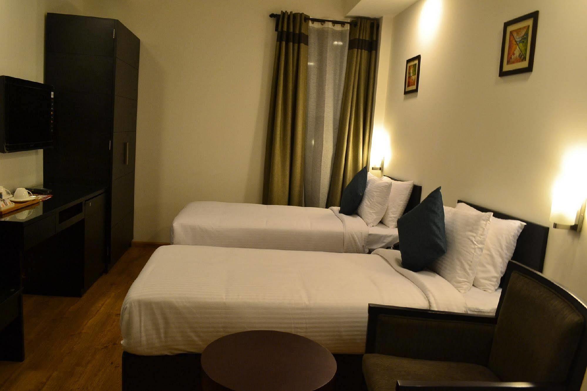 Siesta Basil - Okhla Hotel Új-Delhi Kültér fotó