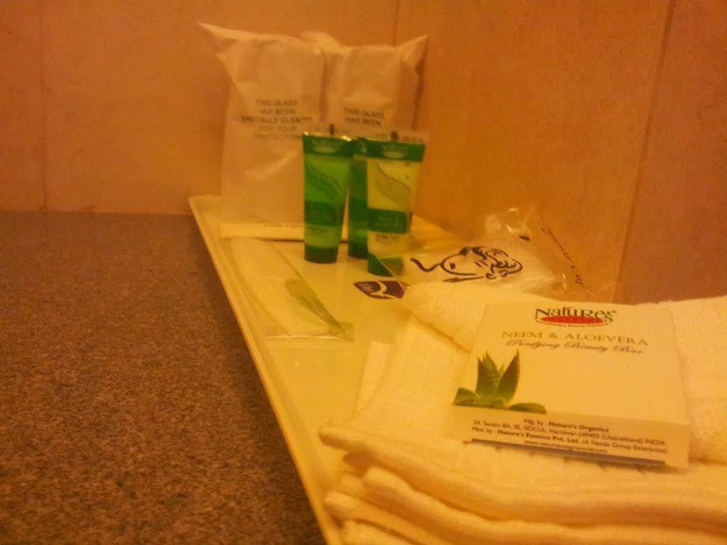 Siesta Basil - Okhla Hotel Új-Delhi Kültér fotó